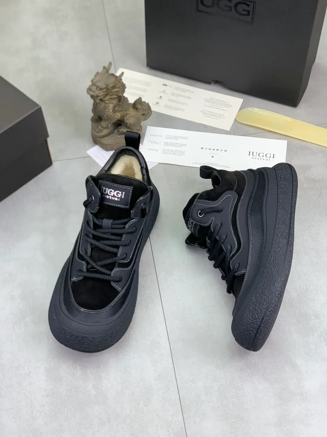 Men's shoes 💰P640 New IUGGI New New Tire Men's Shoes Real cowhide on the outside, Australian wool on the inside, light and easy to put on, brand logo, full of high-end feel, men's style! Men's style! Rarely seen in the market are retro outdoor shoes. They look great on the feet. Mainly because they are so stylish, comfortable and versatile. Color: black, gray, maroon. Size: 39-44